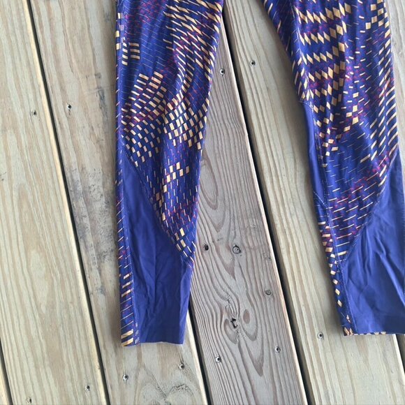 Gym shark geometric leggings Purple Yellow Orange Triangle Small - Picture 2 of 11